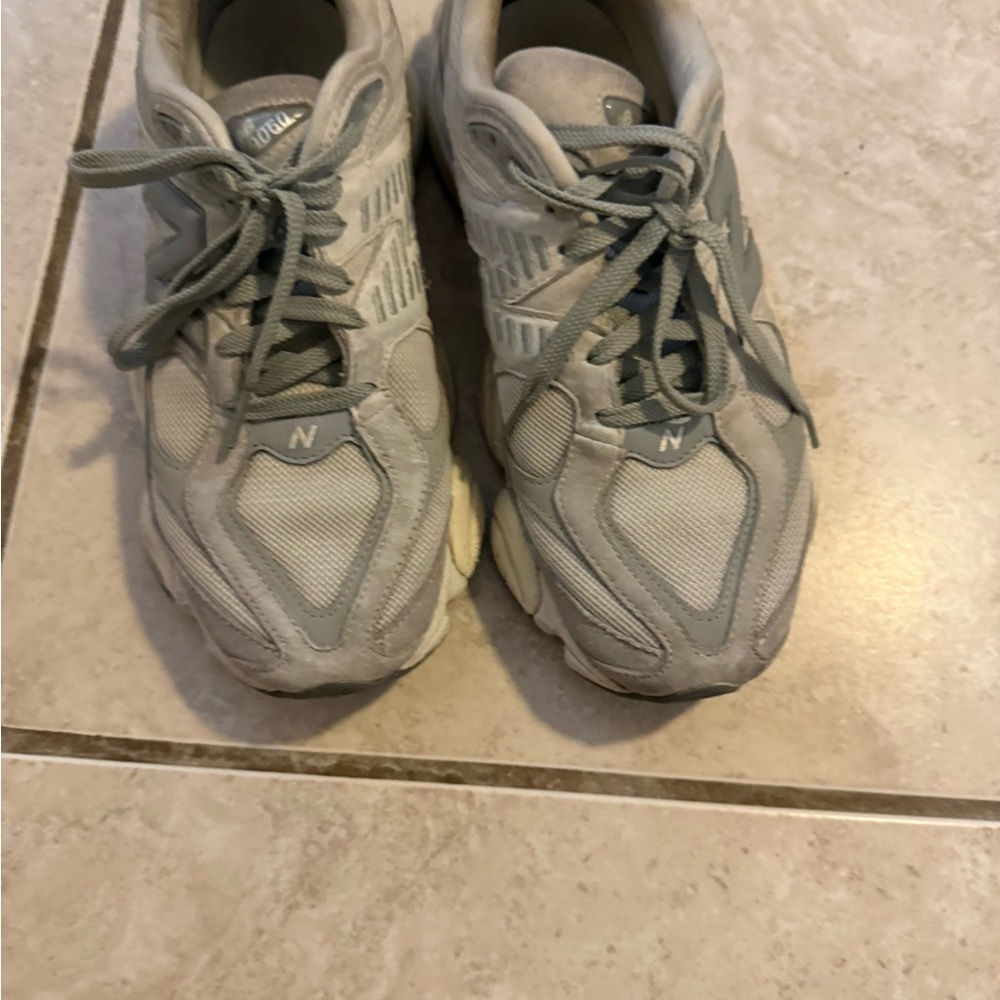 New Balance Women's Gray Athletic Shoes - Picture 4 of 7